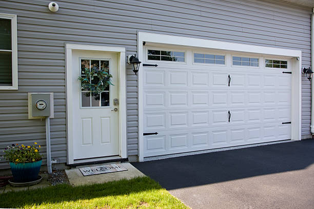 24/7 Emergency Garage Door Panel Replacement experts in Perry, IA